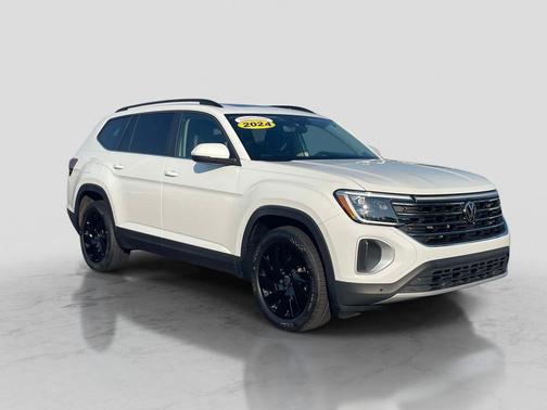 Pure White 2024 Volkswagen Atlas 2.0T SE w/Technology