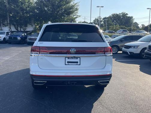 Pure White 2024 Volkswagen Atlas 2.0T SE w/Technology