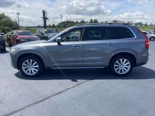 2016 Volvo XC90 T6 Momentum