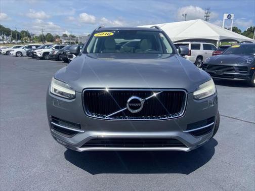 2016 Volvo XC90 T6 Momentum
