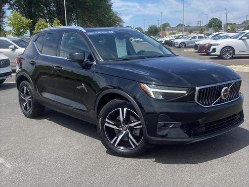 2023 Volvo XC40 B5 Plus Bright Theme