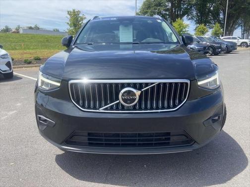 2023 Volvo XC40 B5 Plus Bright Theme