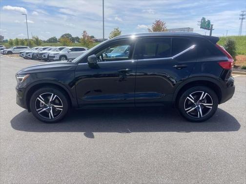 2023 Volvo XC40 B5 Plus Bright Theme