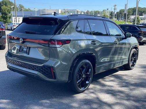 Avocado Green w/Deep Black Roof 2026 Volkswagen Tiguan 2.0T SE R-Line Black