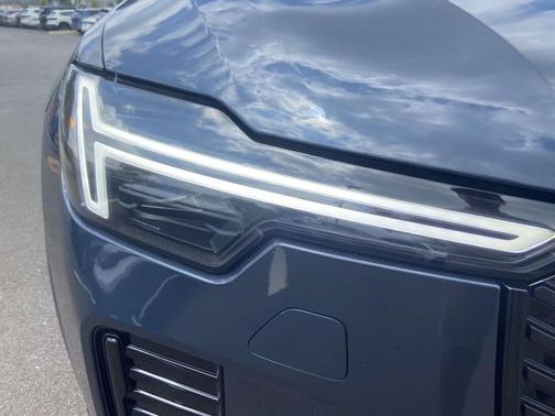 2026 Volvo XC90 B6 Ultra Dark Theme 6-Seater