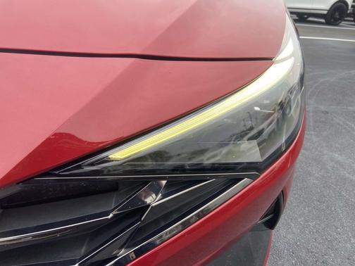 2022 Hyundai ELANTRA HEV Limited