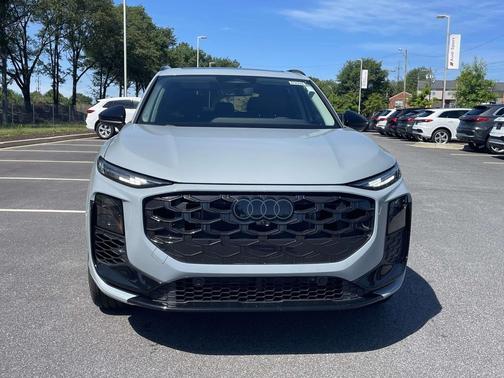 Arrow Gray Pearl Effect 2026 Audi Q3 TFSI quattro S tronic