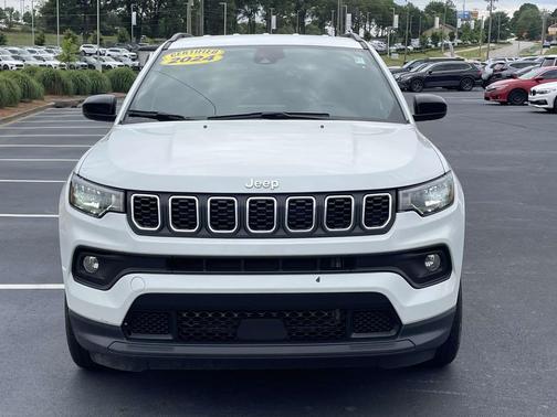 Bright White Clearcoat 2024 Jeep Compass Latitude Lux