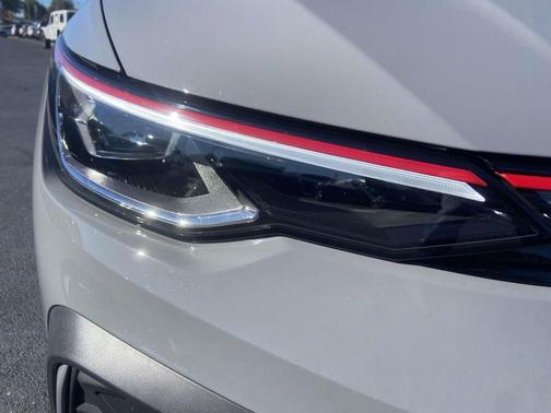 2025 Volkswagen Golf GTI 2.0T SE DSG