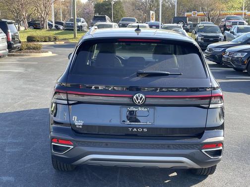2025 Volkswagen Taos 1.5T SE