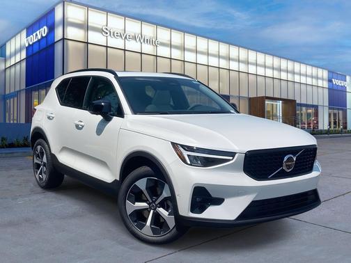 2026 Volvo XC40 B5 Plus
