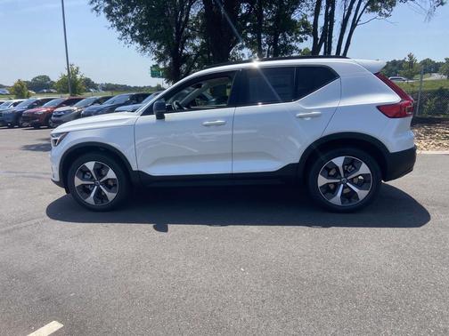 2026 Volvo XC40 B5 Plus