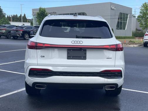 Glacier White Metallic 2026 Audi Q5 Prestige TFSI quattro S tronic