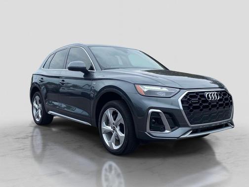 Daytona Gray Pearl Effect 2023 Audi Q5 45 S line Premium Plus