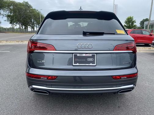 Daytona Gray Pearl Effect 2023 Audi Q5 45 S line Premium Plus
