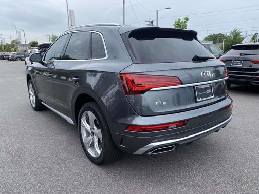 Daytona Gray Pearl Effect 2023 Audi Q5 45 S line Premium Plus