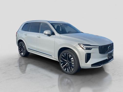2025 Volvo XC90 B6 Plus 7-Seater