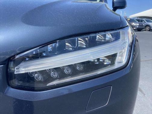 2019 Volvo XC90 T6 Momentum