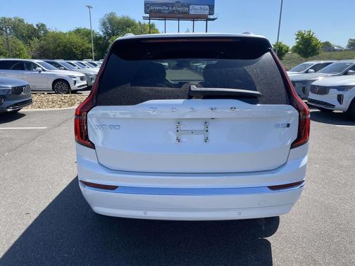 Crystal White Pearl 2026 Volvo XC90 Plus, B5 AWD Gas (mild hybrid), Gasoline, Bright, 6 Seats