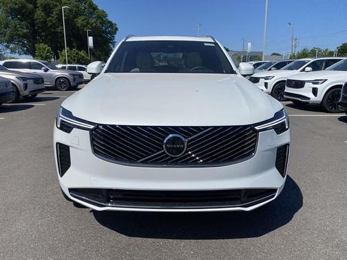 Crystal White Pearl 2026 Volvo XC90 Plus, B5 AWD Gas (mild hybrid), Gasoline, Bright, 6 Seats