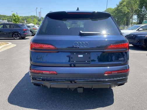 Waitomo Blue Metallic 2026 Audi Q7 55 Premium Plus
