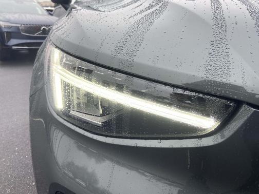 2026 Volvo XC40 B4 Plus