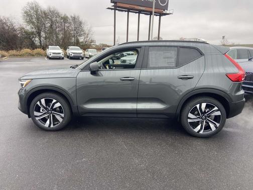 2026 Volvo XC40 B4 Plus