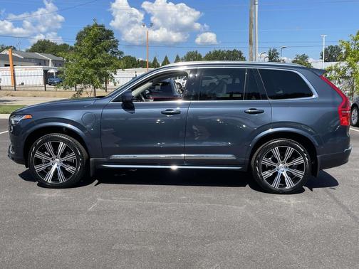 2024 Volvo XC90 Recharge Plug-In Hybrid T8 Plus Bright Theme 7-Seater
