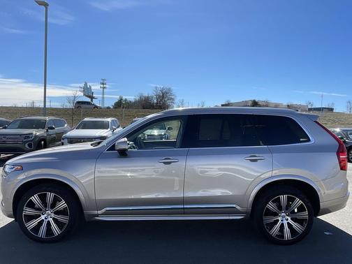 2024 Volvo XC90 B6 Ultimate Bright Theme 7-Seater