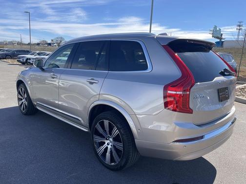 2024 Volvo XC90 B6 Ultimate Bright Theme 7-Seater