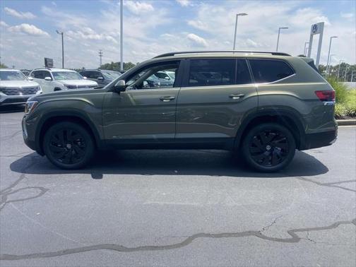 2025 Volkswagen Atlas 2.0T SE w/Technology