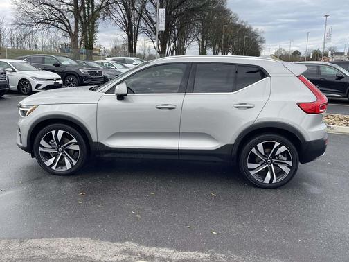 2023 Volvo XC40 B5 Ultimate Bright Theme
