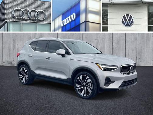 2023 Volvo XC40 B5 Ultimate Bright Theme
