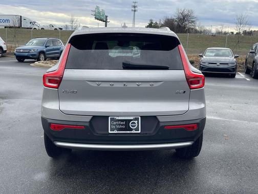 2023 Volvo XC40 B5 Ultimate Bright Theme
