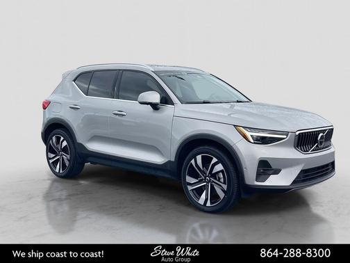 2023 Volvo XC40 B5 Ultimate Bright Theme