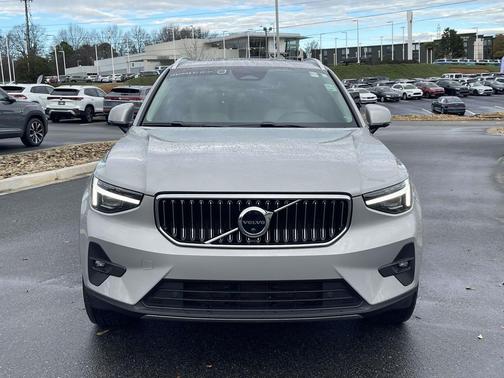 2023 Volvo XC40 B5 Ultimate Bright Theme