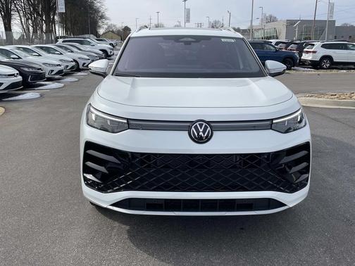 2026 Volkswagen Tiguan 2.0T SEL R-Line 4MOTION