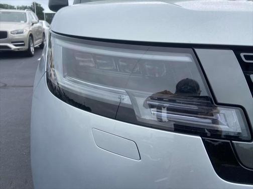 2024 Land Rover Range Rover P530 SE