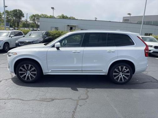 2024 Volvo XC90 B5 Plus Bright Theme