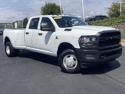 2024 RAM 3500 Tradesman Crew Cab 4x4 8' Box