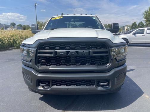 2024 RAM 3500 Tradesman Crew Cab 4x4 8' Box