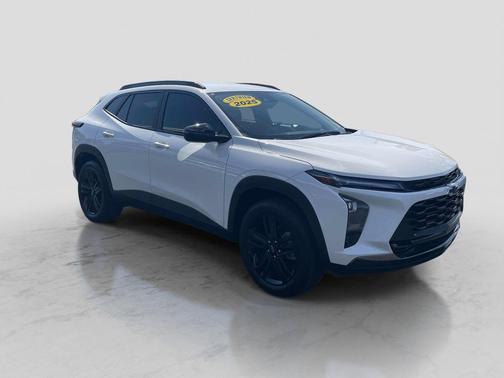 Summit White 2025 Chevrolet Trax FWD ACTIV