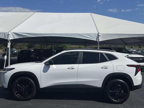 Summit White 2025 Chevrolet Trax FWD ACTIV