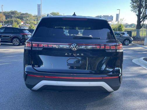 Deep Black 2027 Volkswagen Atlas SE