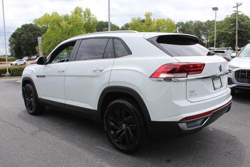 Pure White 2022 Volkswagen Atlas Cross Sport 3.6L V6 SE w/Technology