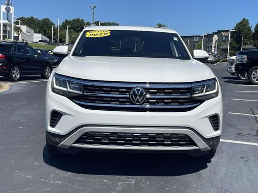Pure White 2022 Volkswagen Atlas Cross Sport 3.6L V6 SE w/Technology