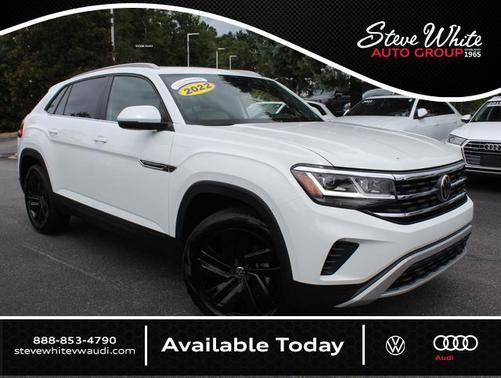 Pure White 2022 Volkswagen Atlas Cross Sport 3.6L V6 SE w/Technology