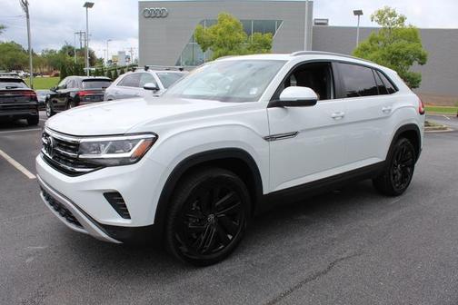 Pure White 2022 Volkswagen Atlas Cross Sport 3.6L V6 SE w/Technology