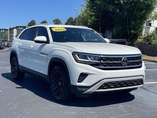 Pure White 2022 Volkswagen Atlas Cross Sport 3.6L V6 SE w/Technology