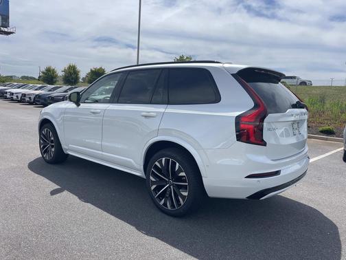 Crystal White Pearl 2026 Volvo XC90 Ultra Dark Theme, B6 AWD Gas (mild hybrid), Gasoline, 7 Seats